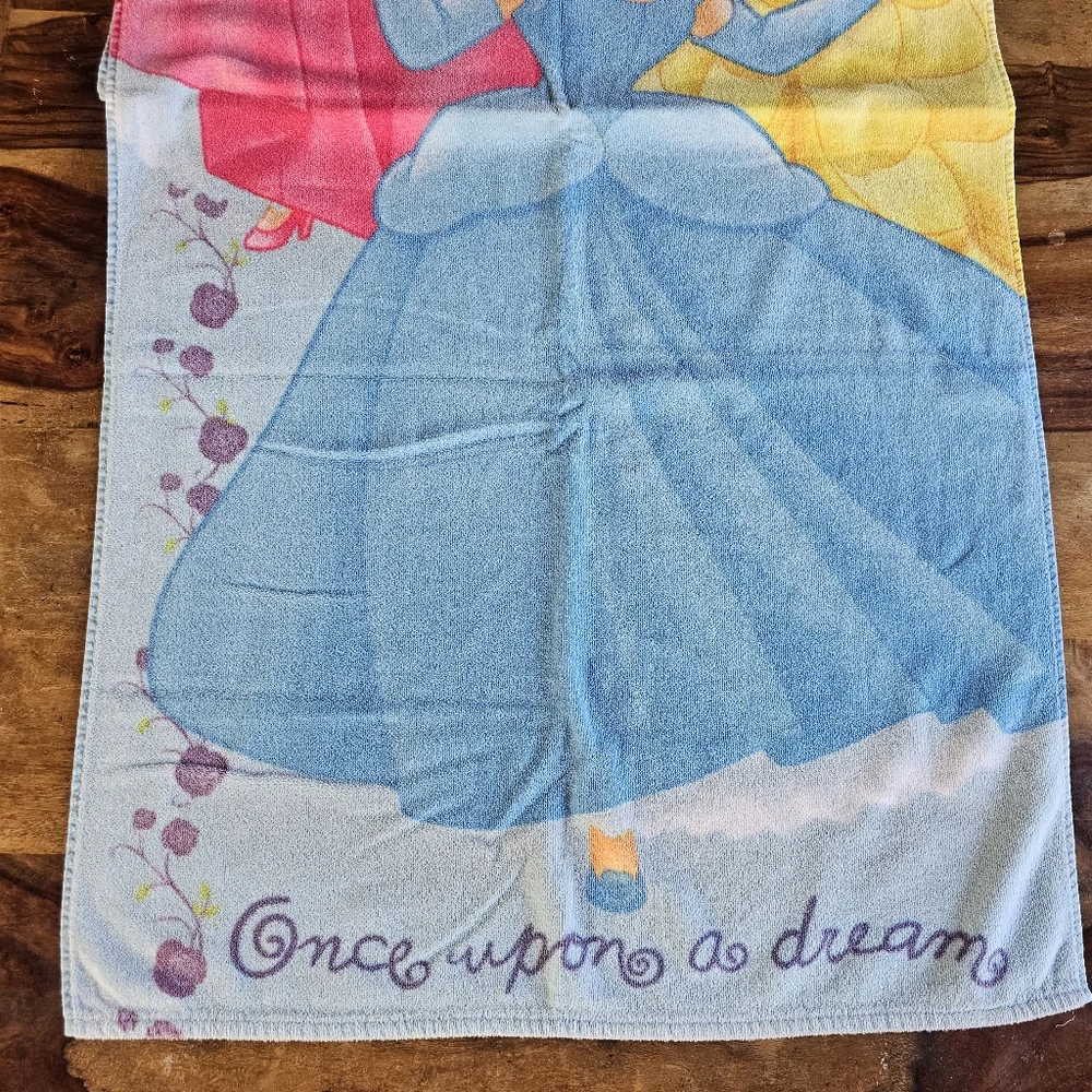 Disney Princesses Vtg Beach Towel Cinderella, Sleeping Beauty, Belle 27